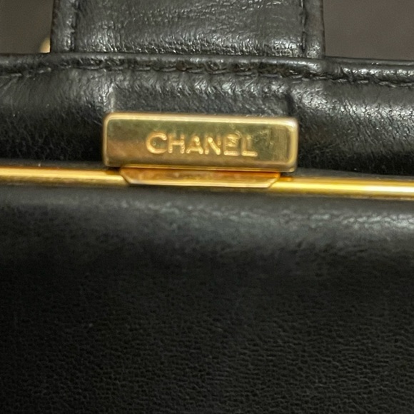 Vintage Chanel CC Logo Bifold  patent wallet (WOC)  24K GHW - Picture 9 of 17